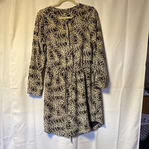 Vince Camuto dress, size 8. Zipper front, pull sting waist, 39” long